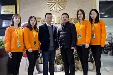 走进菲林克斯