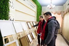 参观昆仑电气公司吊顶展厅